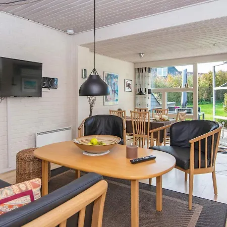 5 Person Holiday In Henne * Henne Strand